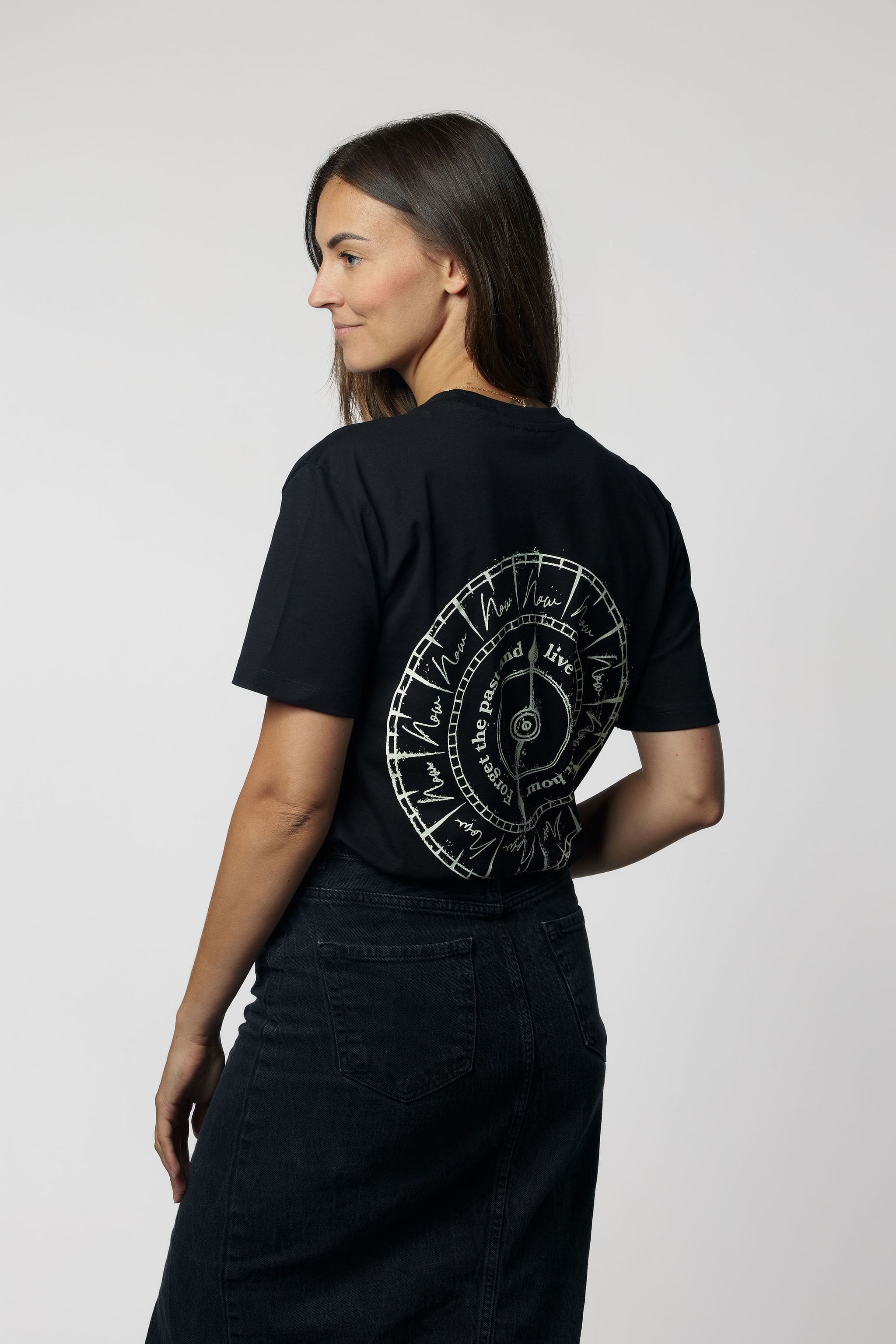 JF - Forget the Past Klok T-shirt Unisex