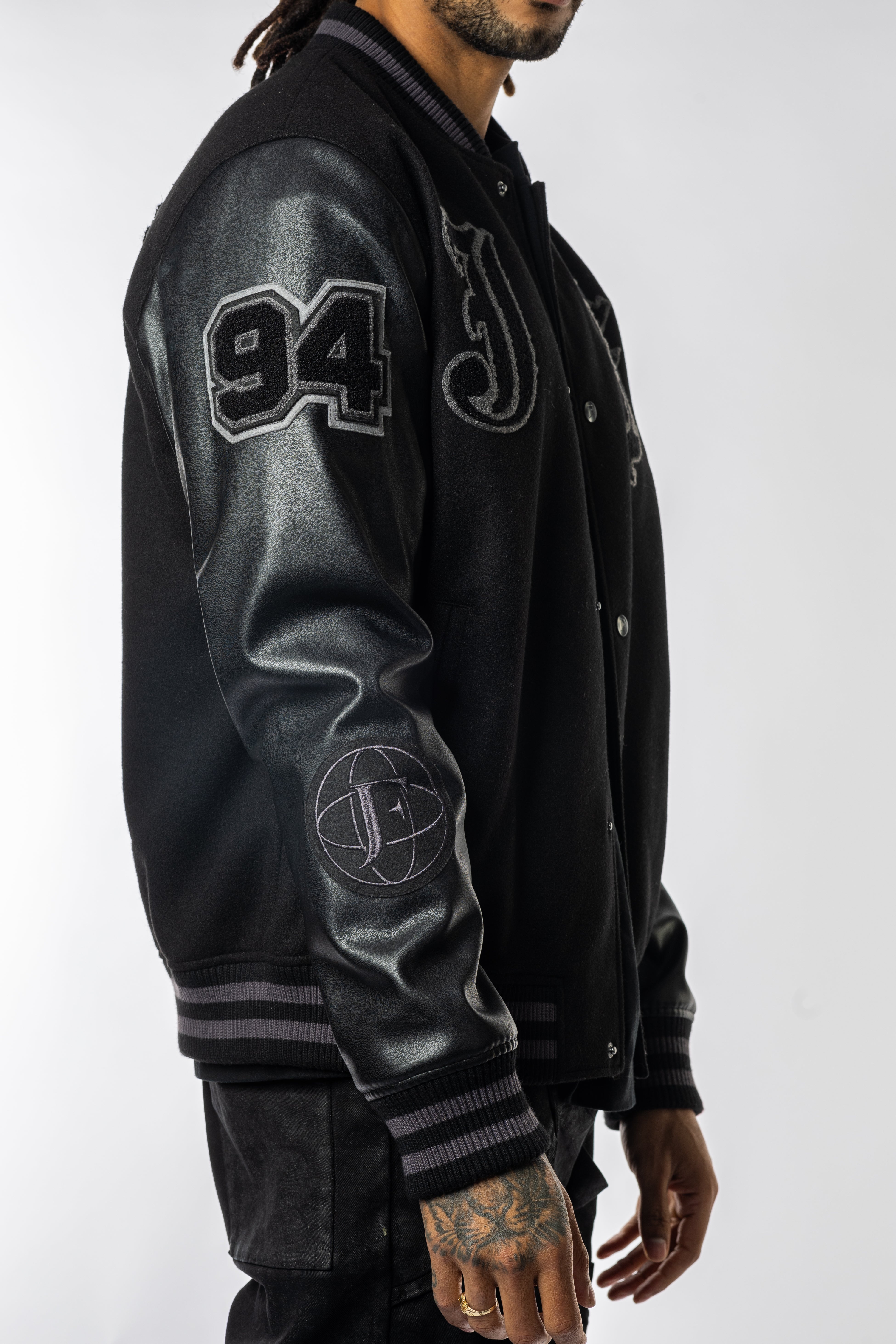 JF - Peaceful Rebels Baseball Jacket Zwart Unisex