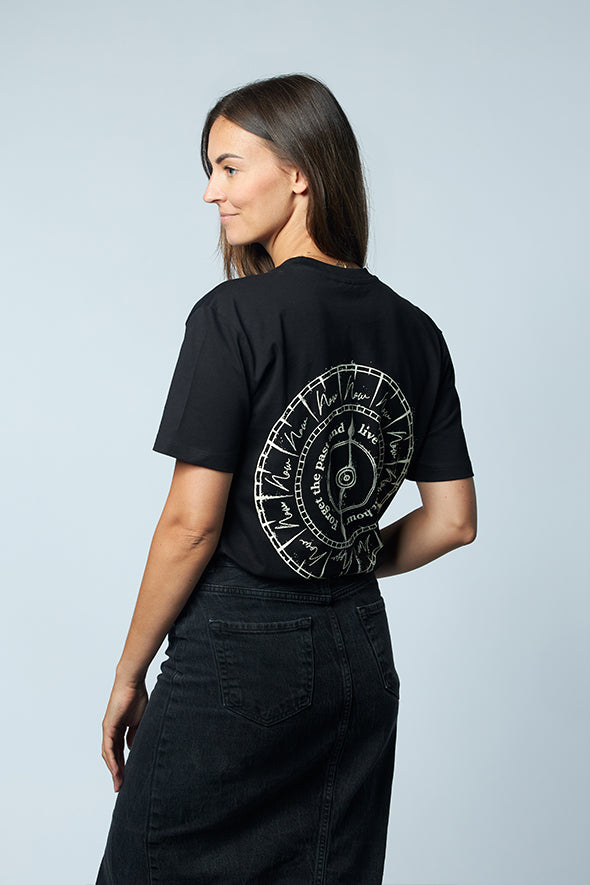 JF - Forget the Past Klok T-shirt Unisex